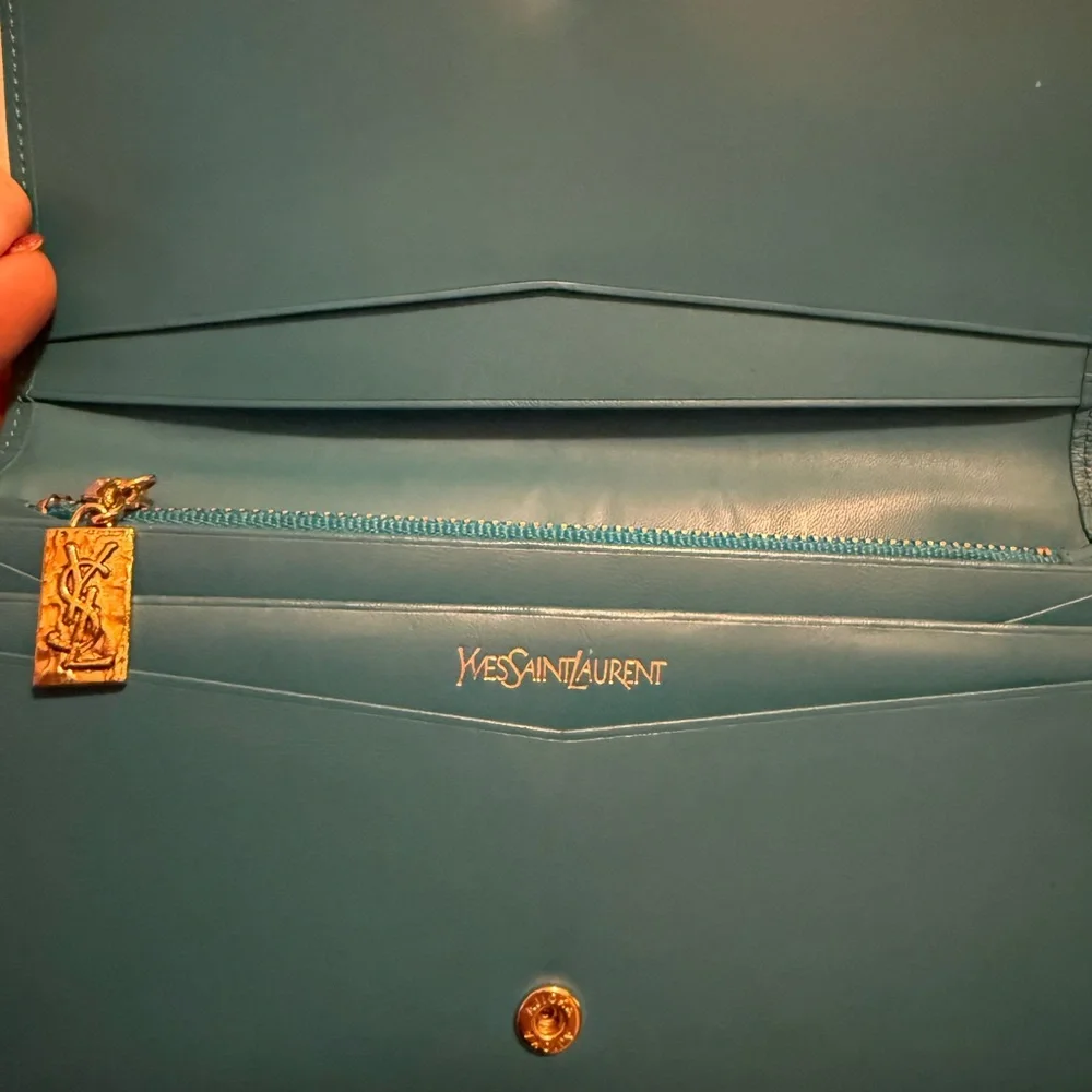 🔥SOLD🔥STUNNING 🤩 Yves Saint Laurent Embossed Leather Wallet ✨ - Picture 16 of 16